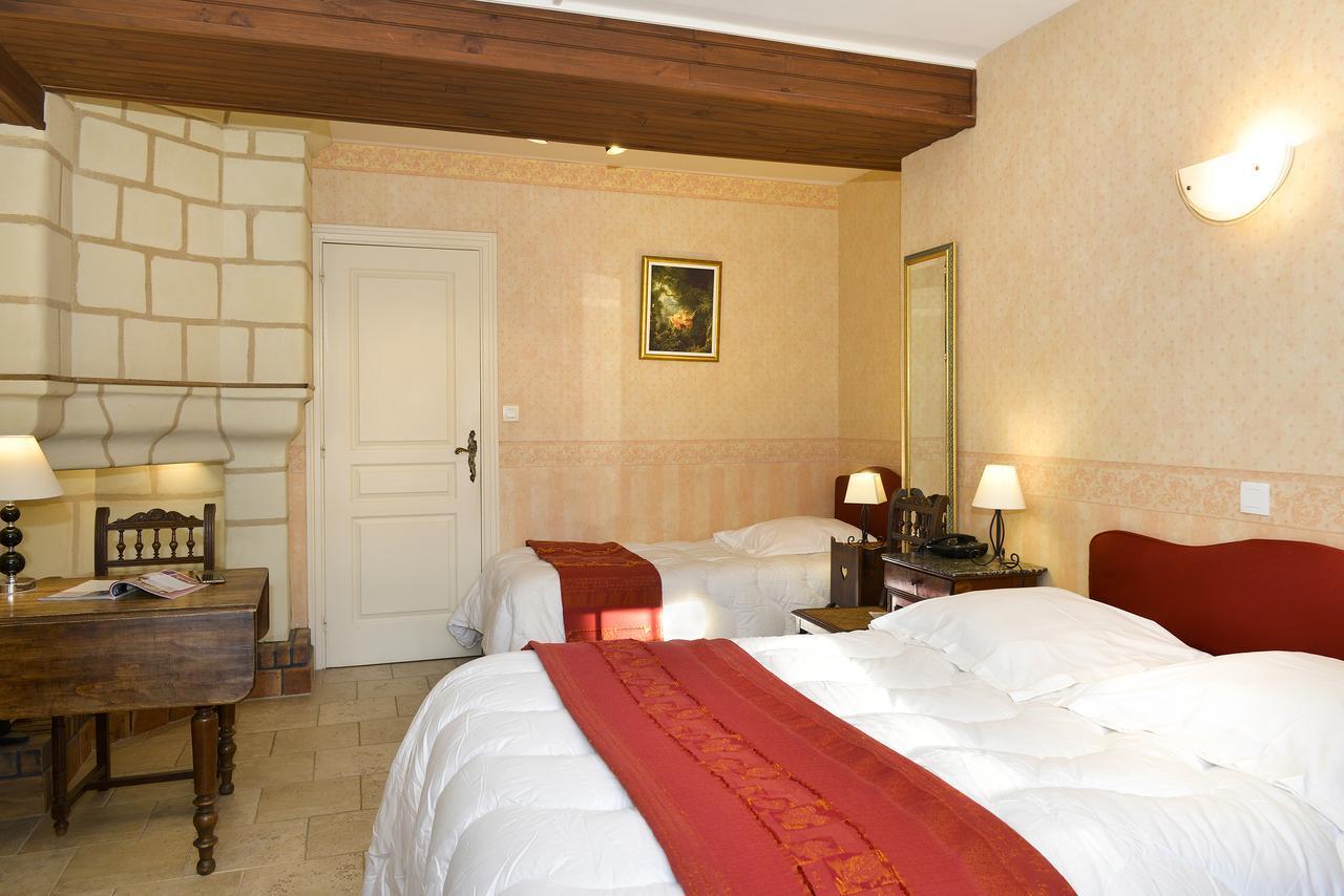 Logis Manoir De La Giraudiere Beaumont-en-Véron Exteriör bild