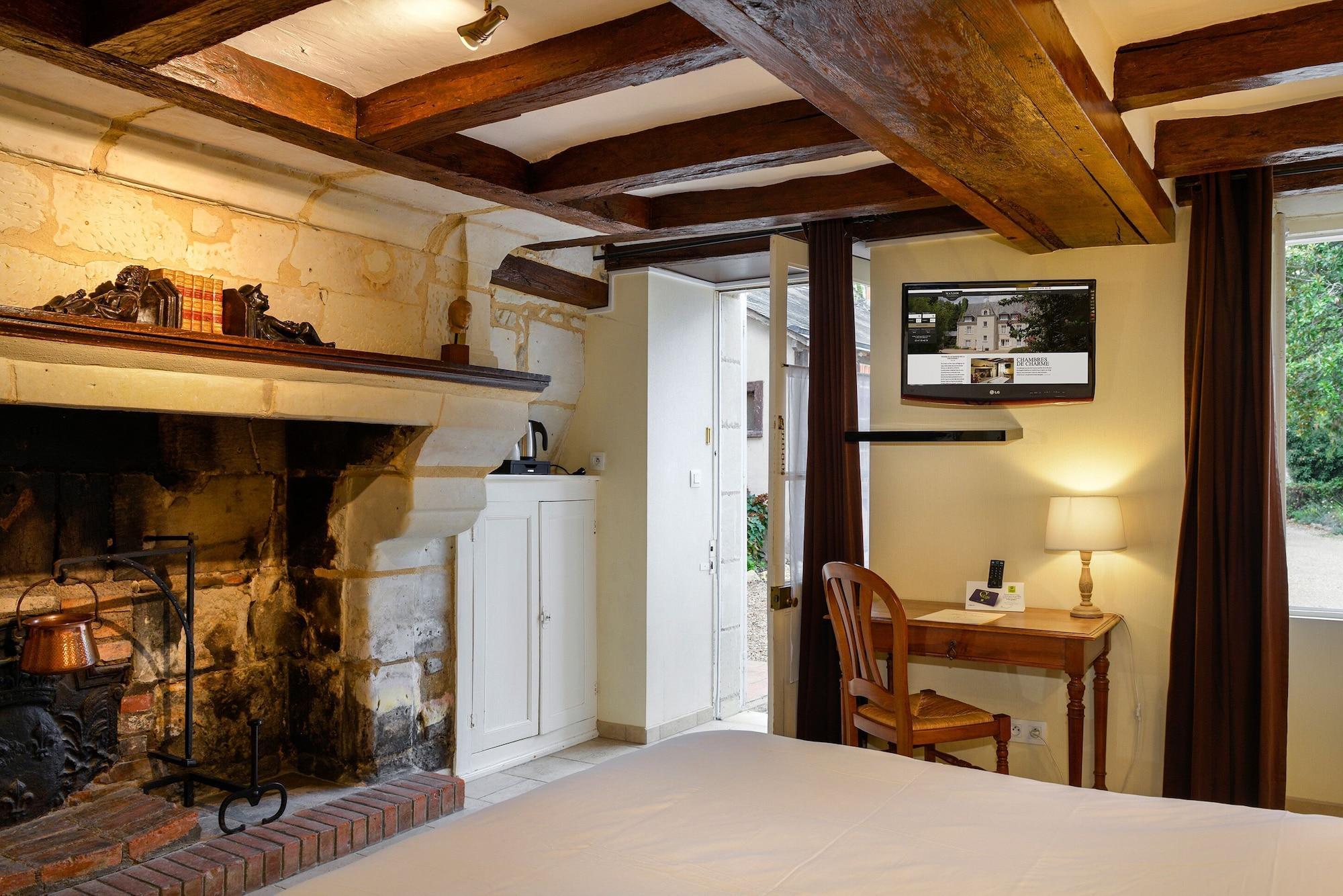 Logis Manoir De La Giraudiere Beaumont-en-Véron Exteriör bild